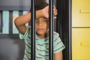 Kid prisoner try to escape from jail.